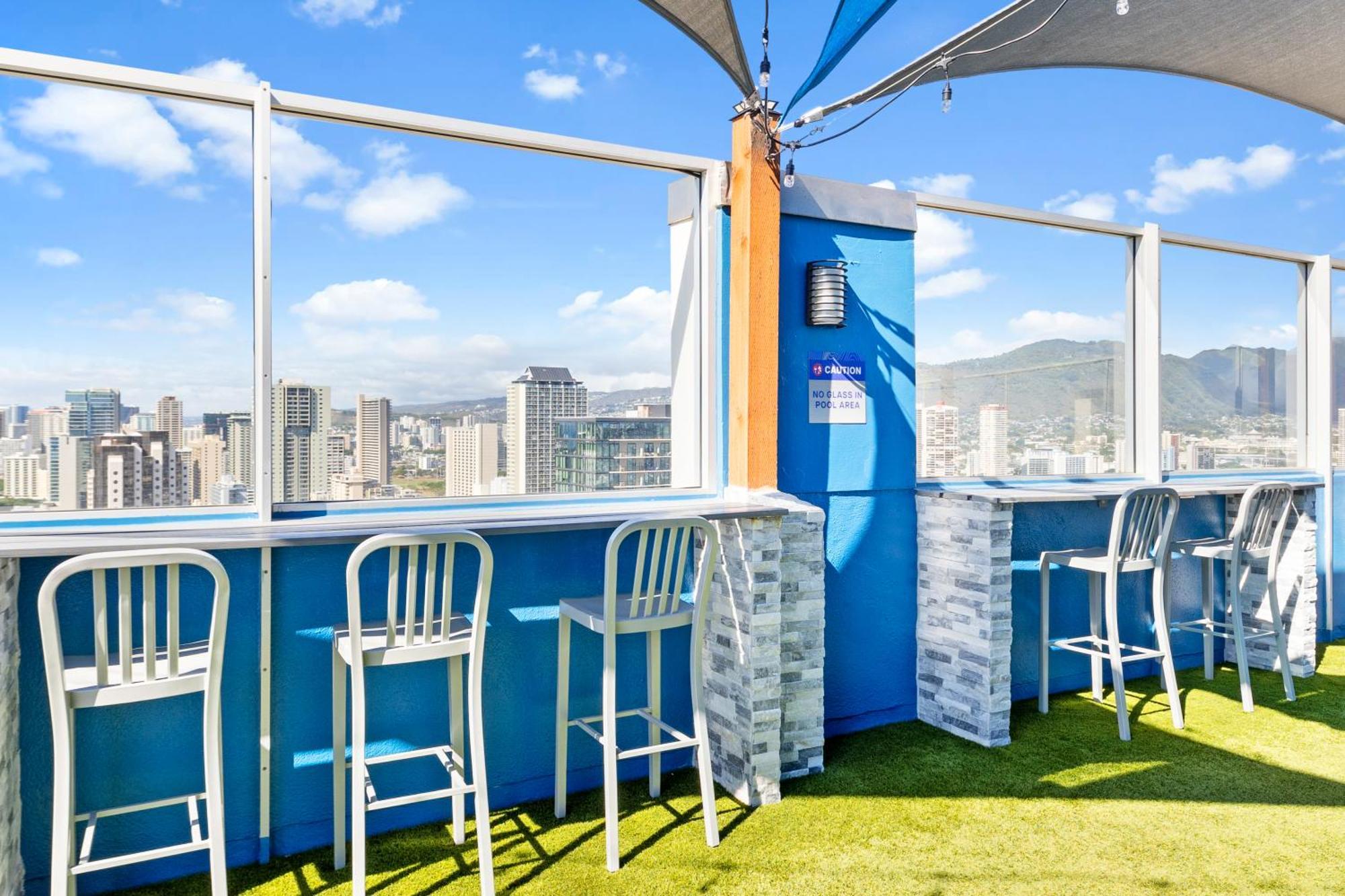 Steps To Waikiki Beach! Newly Renovated With 75" Tv Honolulu Exterior photo